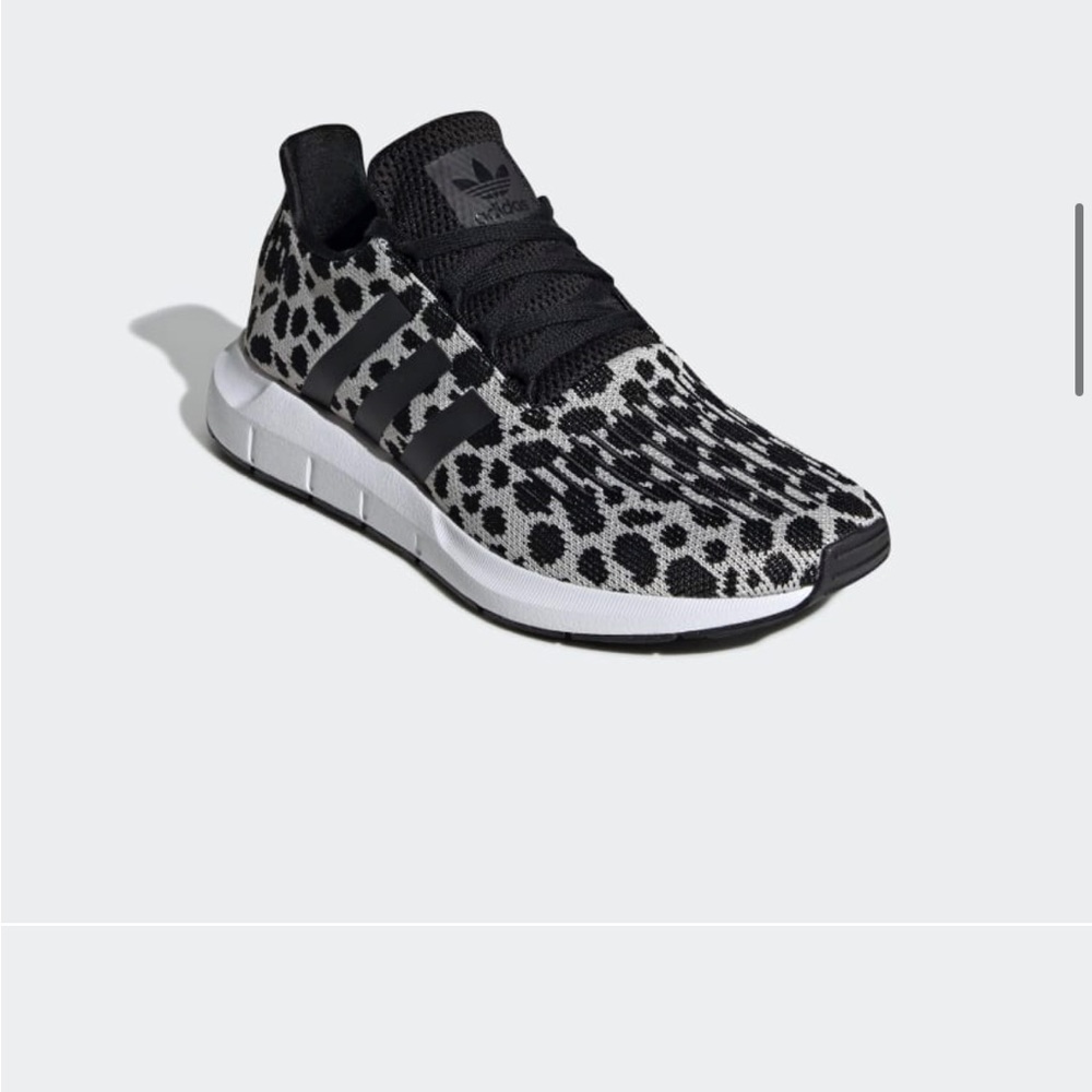 NWT Addidas Swift Run Size 9